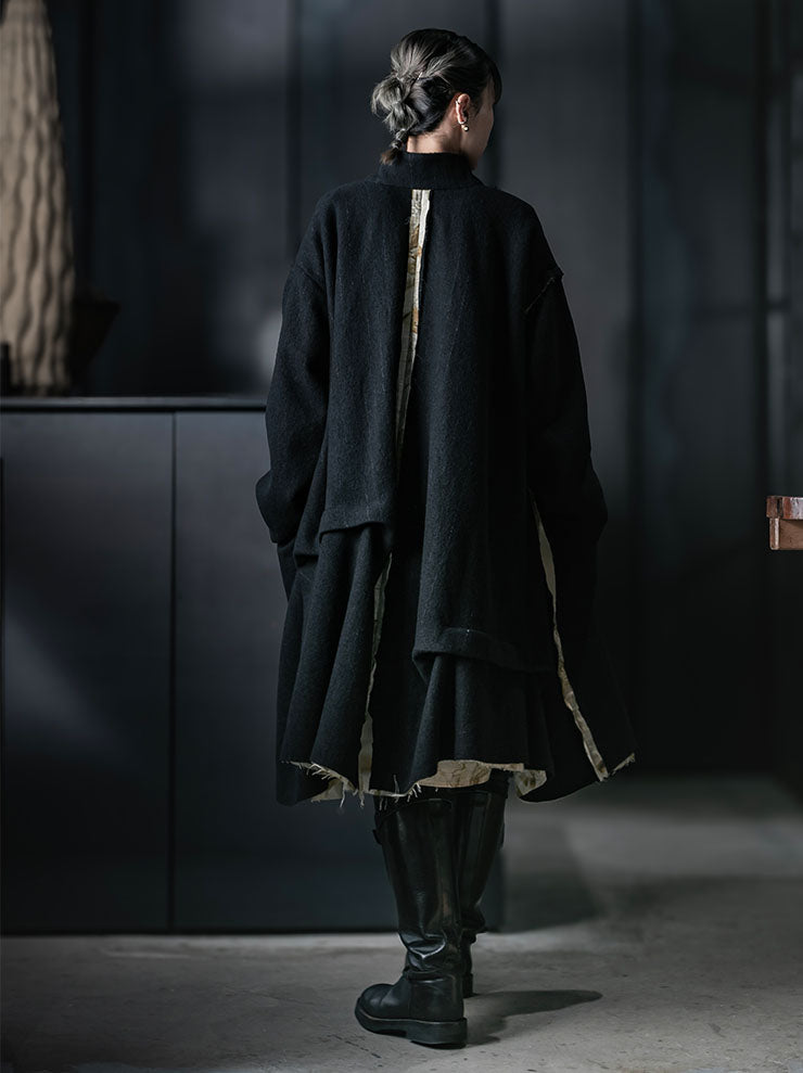 CHIAHUNG SU<br>WOMENS HAND WOVEN WOOLEN STRIPE OVER-SIZE COAT / BLACK STRIPE