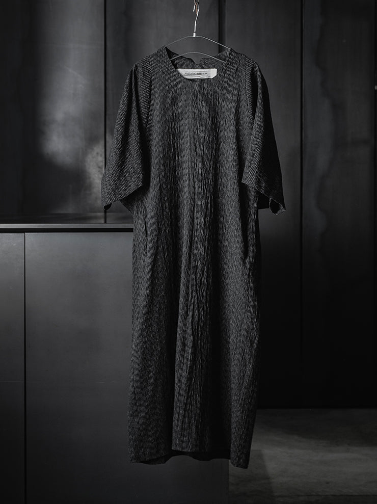 individual sentiments<br />WOMENS シームラインラグランドレス / BLACK