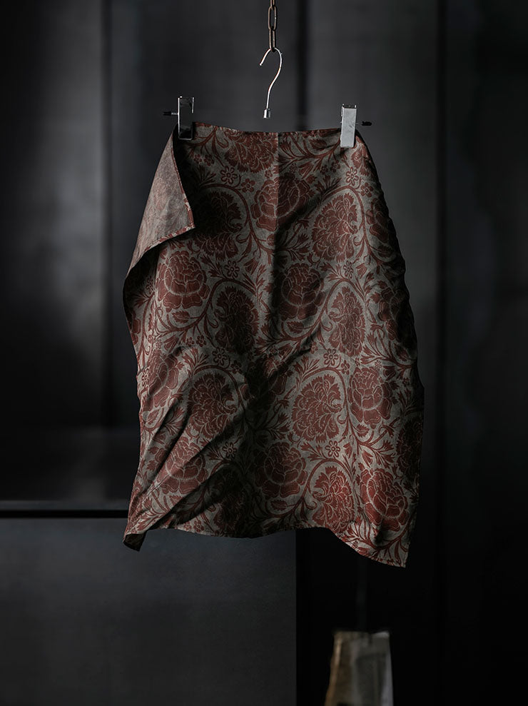 UMA WANG<br>SQUARE SCARF / GREY×RED