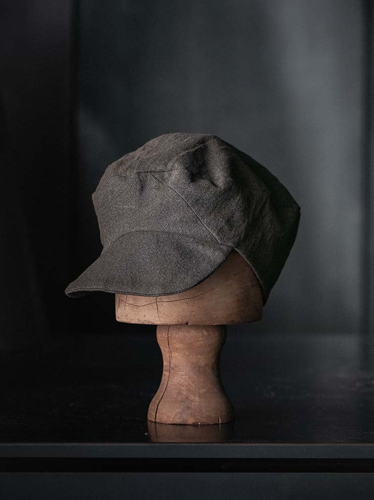 CHIAHUNG SU<br>SOFT STRUCTURE PANELED BRIM HAT / BROWN