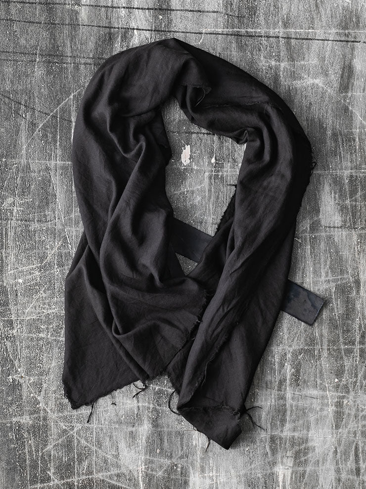ATELIER SUPPAN<br>BROWN SCARVE raw cut hem / W26-23