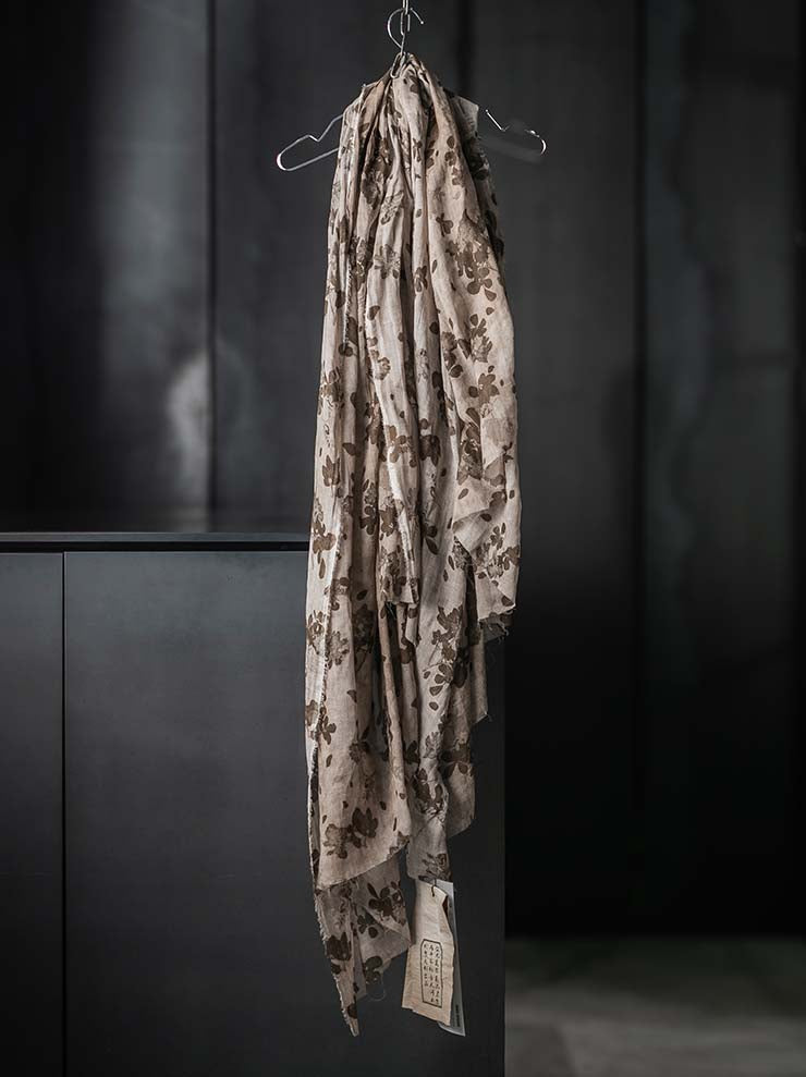 UMA WANG<br>SCARF / TAN/BROWN