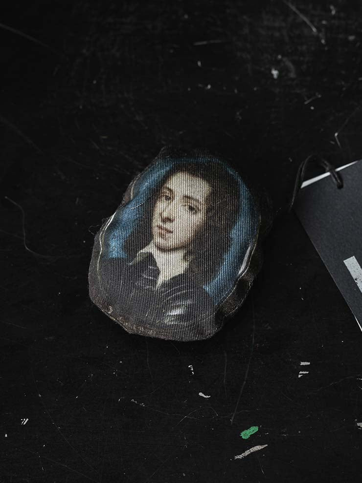 IA LONDON<br>CAMEO BROOCH / BLUE KNIGHT PRINT