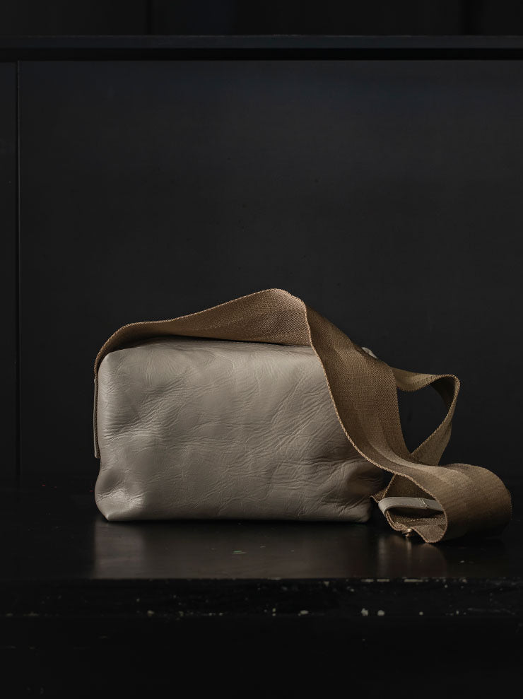 UMA WANG<br> WOMENS TOFU BAG / WHITE×MUSTARD