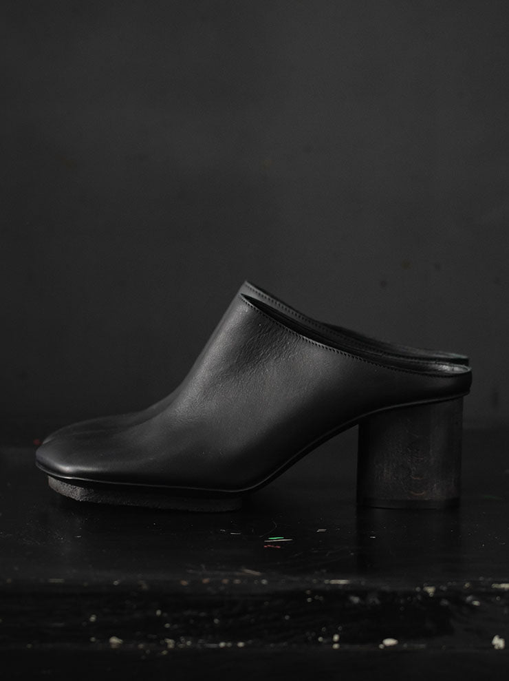 UMA WANG<br> WOMENS STONE MULE / BLACK