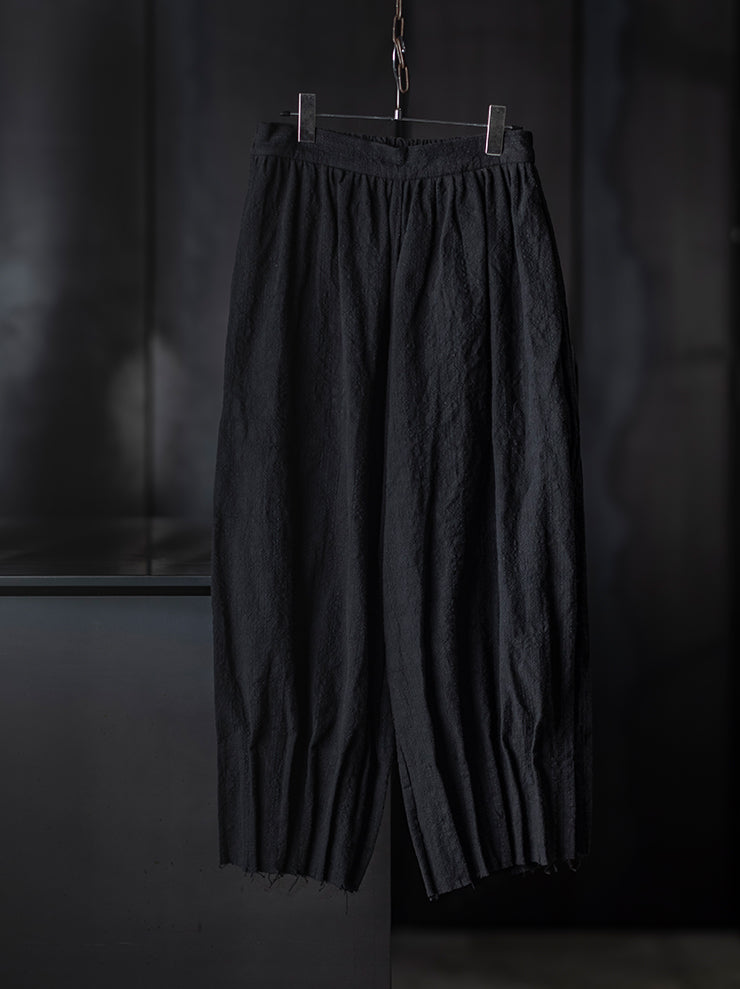 CHIAHUNG-SU<br>UNISEX HAND WOVEN & DYED PLEATED TROUSER / BLACK
