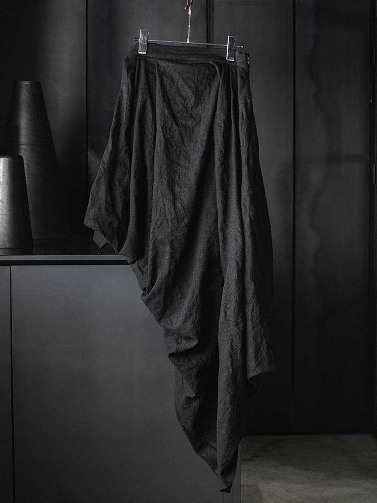 CHIAHUNG SU<br>DRAPE SKIRT / BLACK