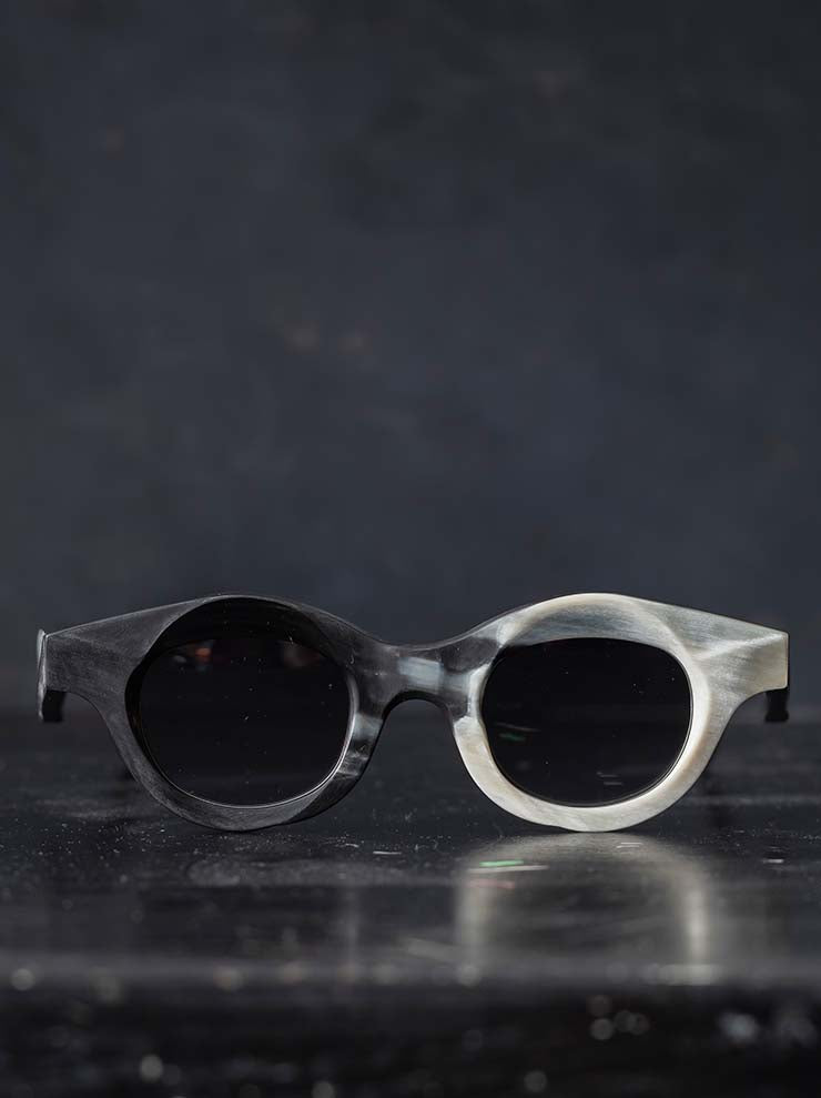 RIGARDS<br/>GENUINE HORN & TITANIUM フレームサングラス / BLACK & WHITE / RG1063