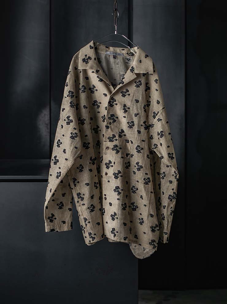 CHIAHUNG SU<br>RELAXED-FIT HAND WOVEN & DYED FLORAL PATCHED SHIRT / FLORAL