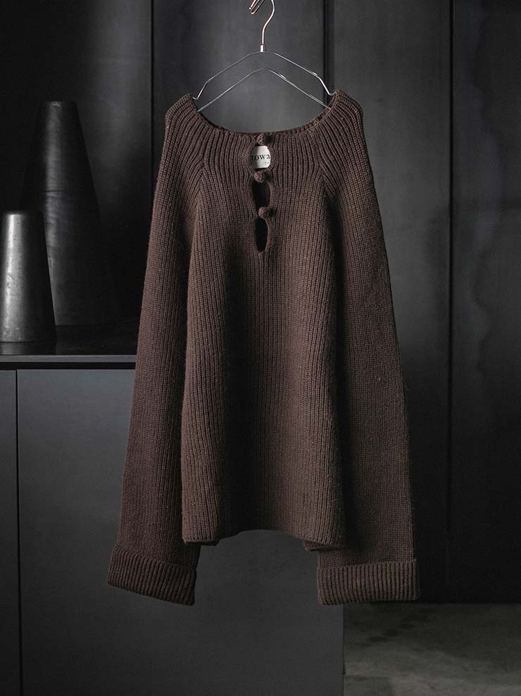 toward(s)<br>POLO SWEATER IN CROCHETED YAK WOOL / DARK BROWN
