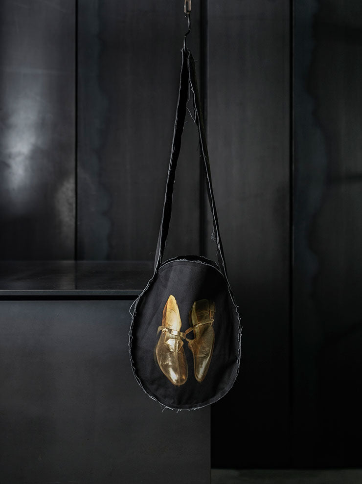 IA LONDON<br>LARGE CAMEO MESSENGER BAG / GUNS & SHOES PRINT