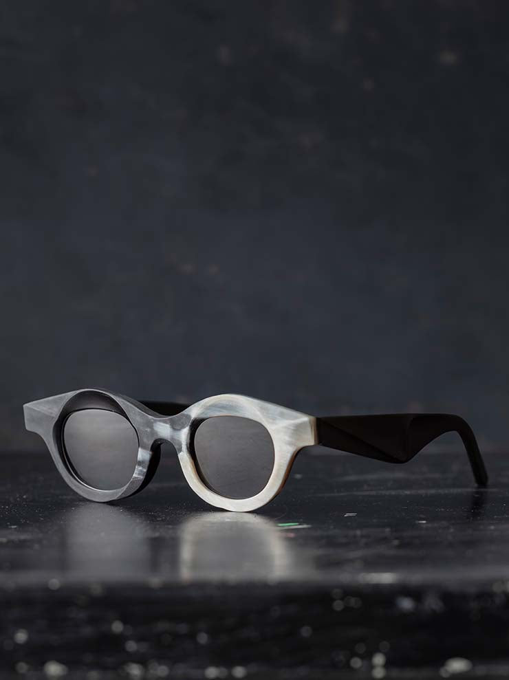 RIGARDS<br/>GENUINE HORN & TITANIUM フレームサングラス / BLACK & WHITE / RG1063