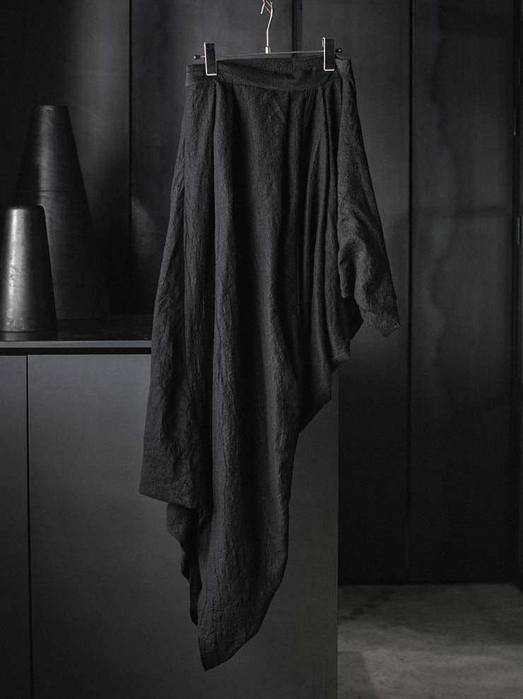 CHIAHUNG SU<br>DRAPE SKIRT / BLACK