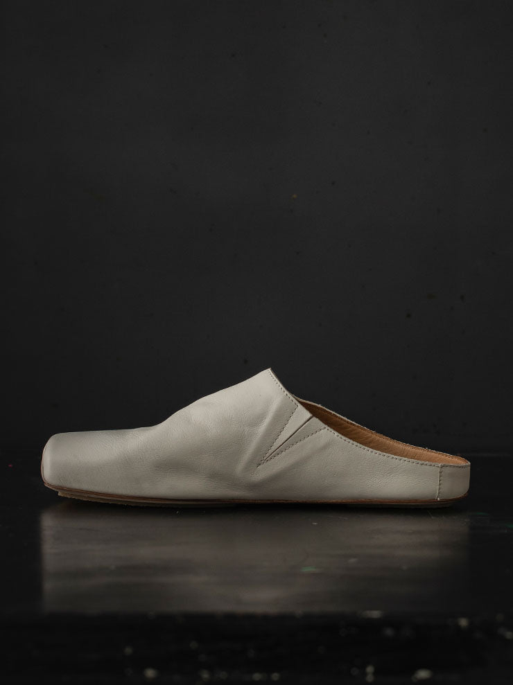 UMA WANG<br> WOMENS BALLET SLIPPERS / OFF WHITE