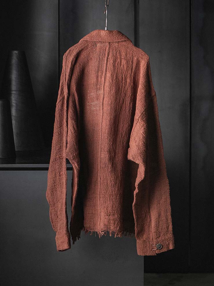 toward(s)<br />CARDIGAN IN MUD DYE TEXTURED COTTON / BRICK