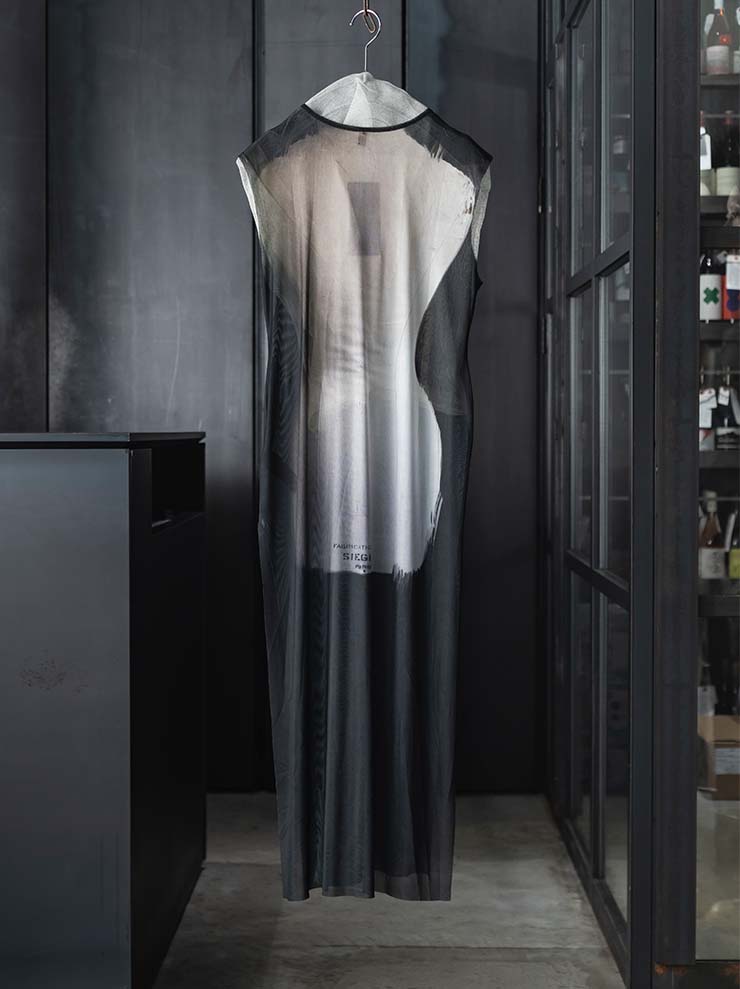IA LONDON<br> WOMENS SLEEVELESS MESH DRESS WITH SIDE SLITS / SEMI COUTURE PRINT