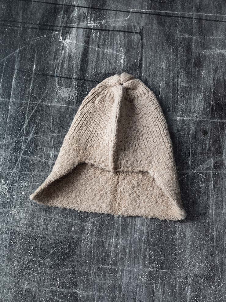 DANIEL ANDRESEN<br>Helmet beanie ARTEMISIA / ALBINO