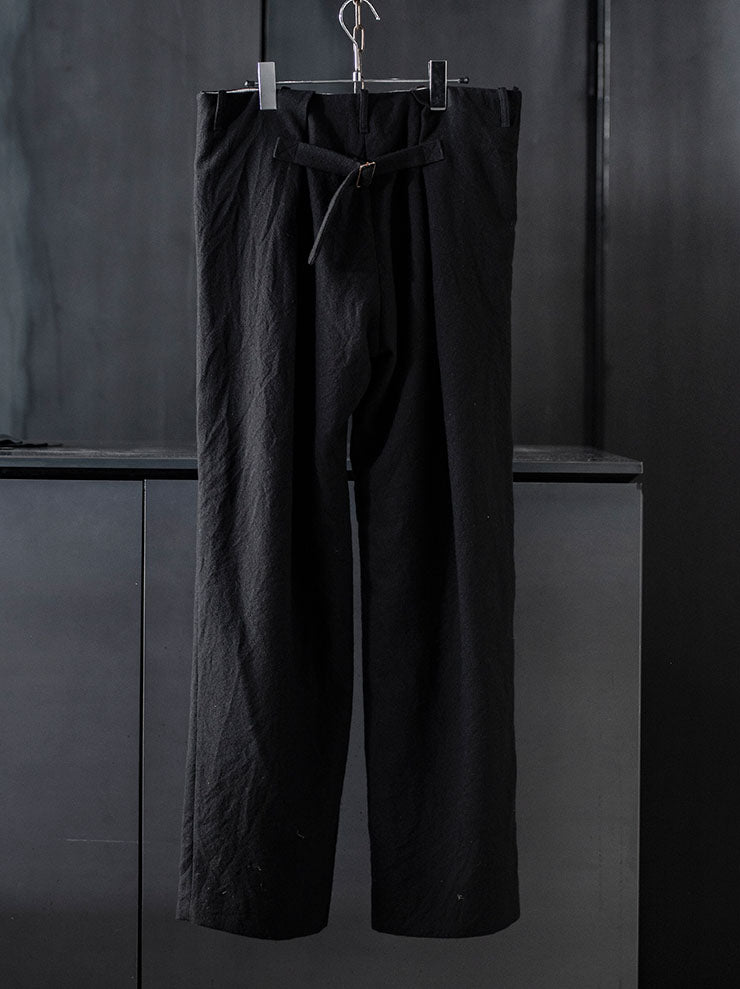 K'ANG<br>UNISEX BELTED HIP WIDE-FIT TROUSERS / BLACK