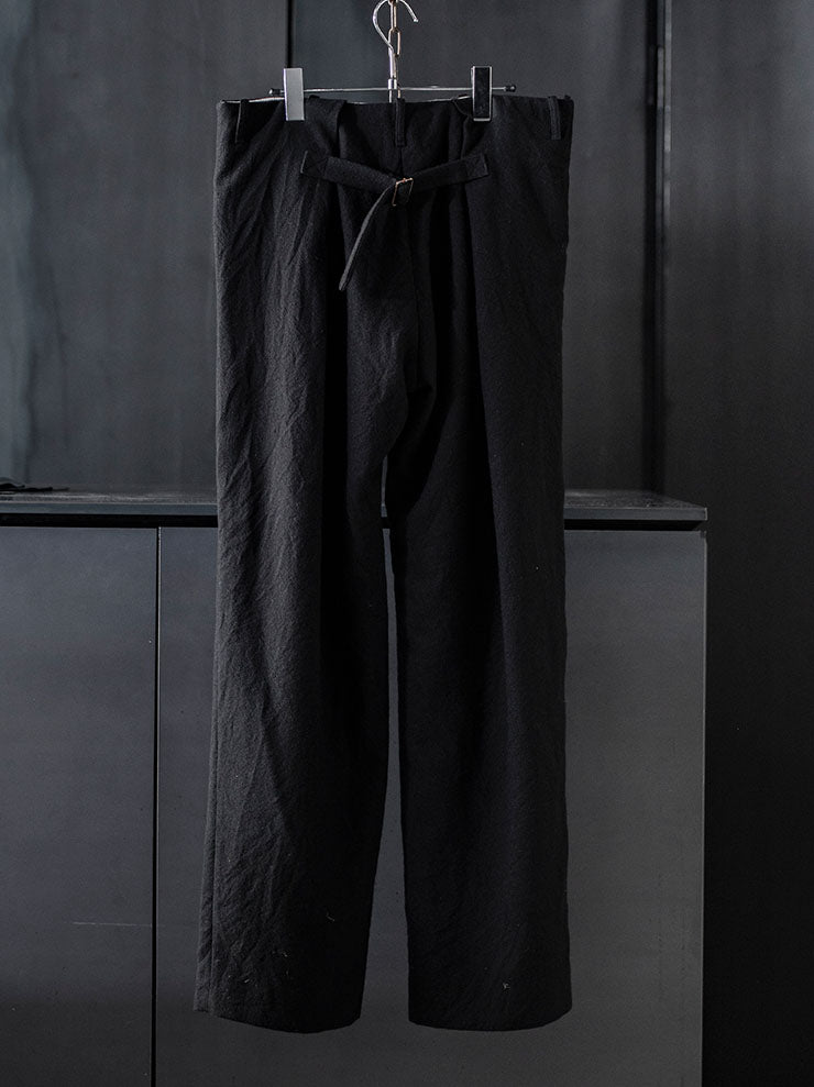 K'ANG<br> UNISEX BELTED HIP WIDE-FIT TROUSERS / BLACK