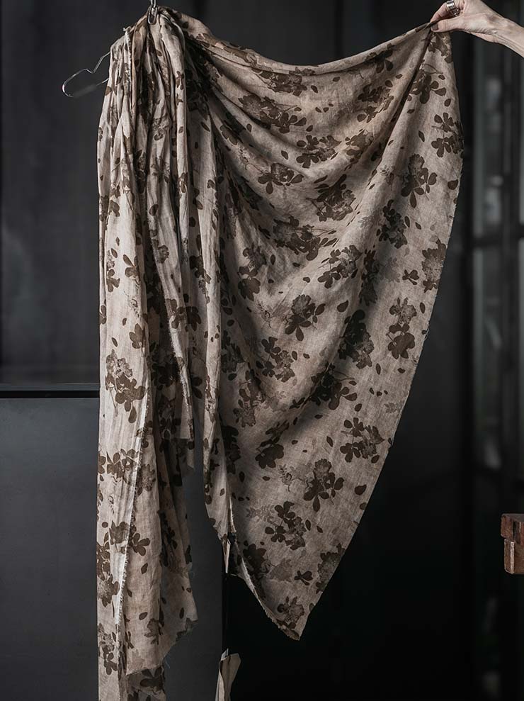 UMA WANG<br>SCARF / TAN/BROWN