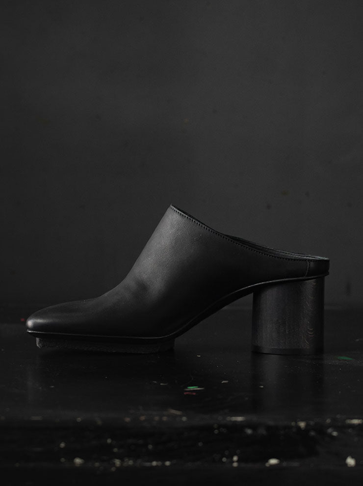 UMA WANG<br> WOMENS STONE MULE / BLACK
