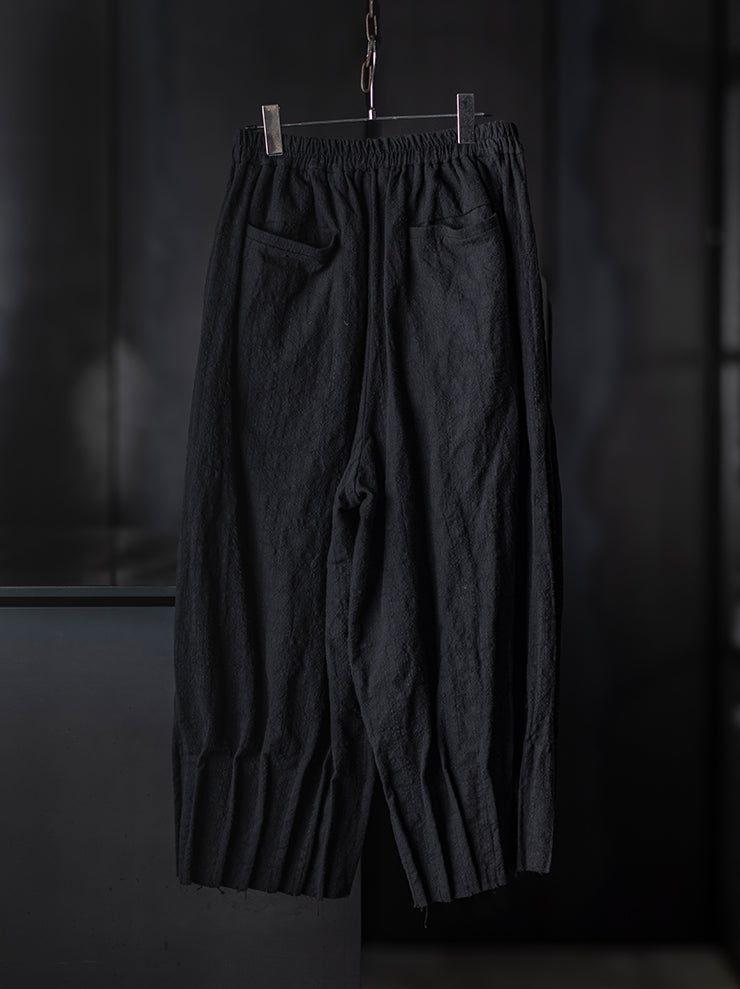 CHIAHUNG-SU<br>UNISEX HAND WOVEN & DYED PLEATED TROUSER / BLACK