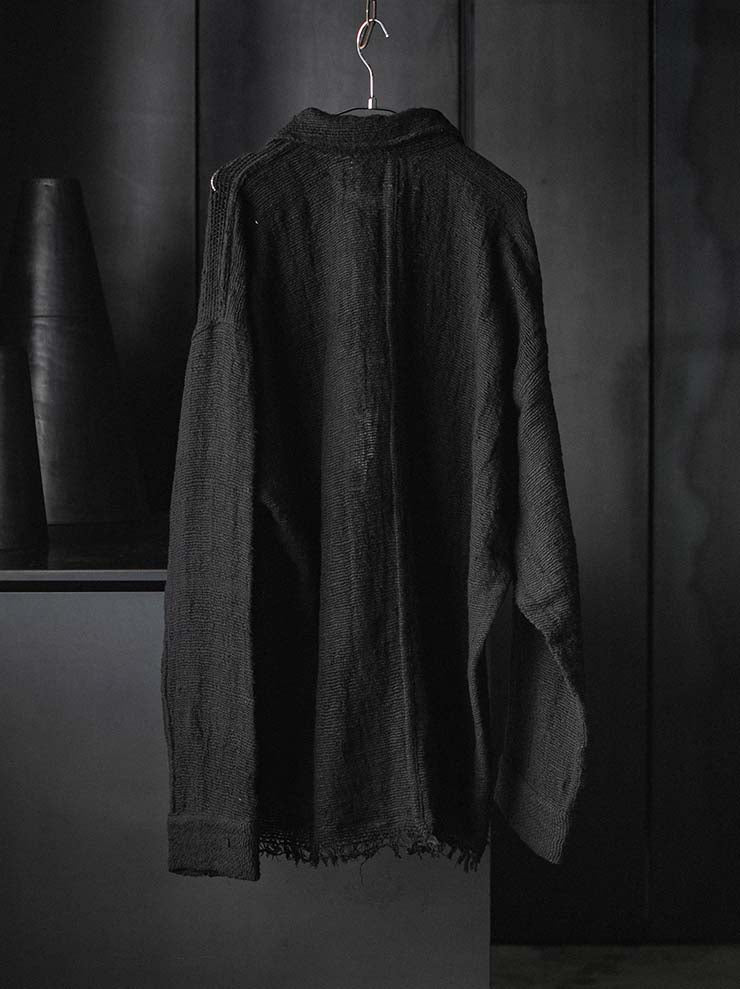 toward(s)<br />CARDIGAN IN BURNT COAL DYE TEXTURED COTTON / BLACK
