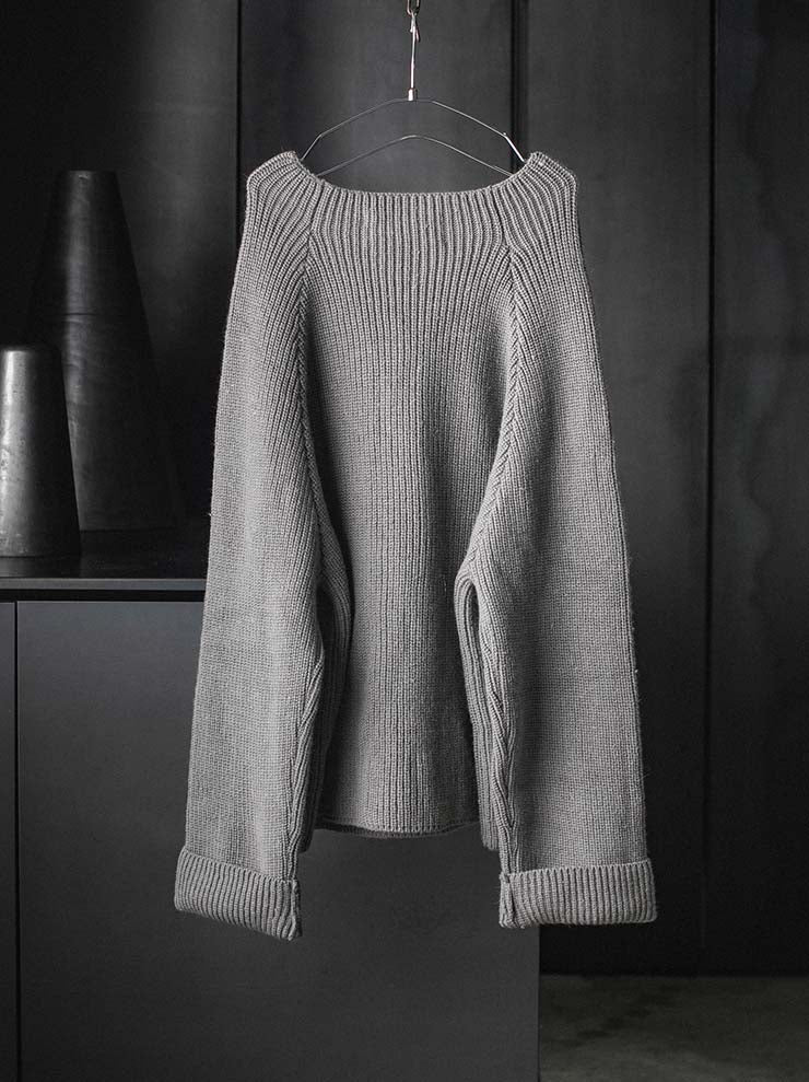 toward(s)<br>POLO SWEATER IN CROCHETED SHEEP WOOL / DARK GREY