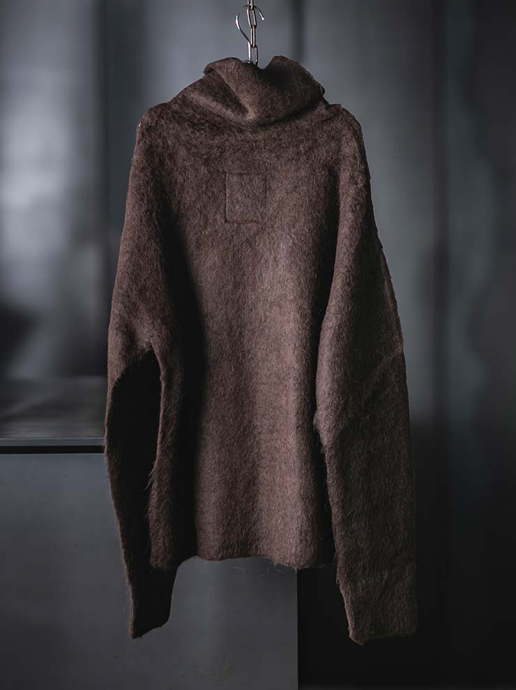 UMA WANG<br> WOMENS HIGH NECK LONG SLEEVE KNIT / DARK BROWN
