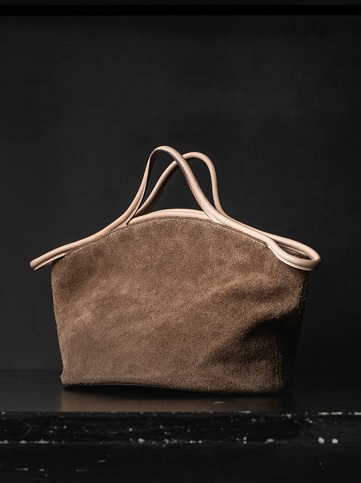 THE BACKWARD VENDOR<br>タイドホールドバッグ / Brown