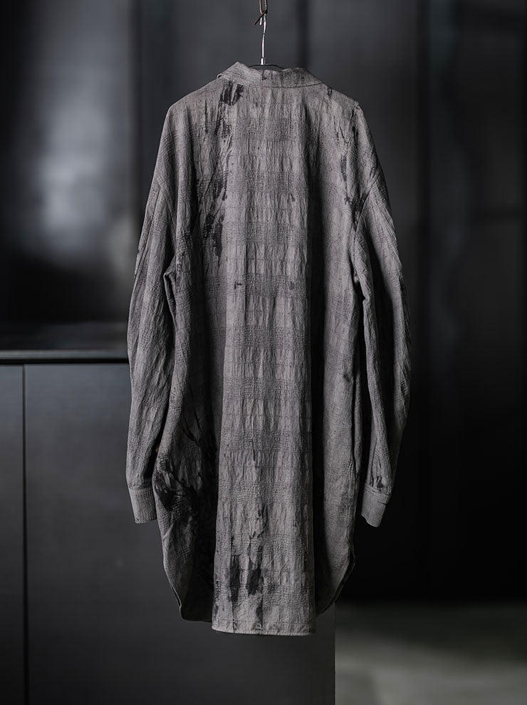 CHIAHUNG SU<br>MENS HAND WOVEN & DYED ELONGATED SHIRT / UNEVEN GREY