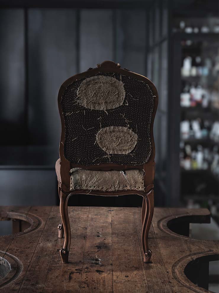 By Walid<br> 19TH CENTURY VICTORIAN CARVED OAK CHAIR
