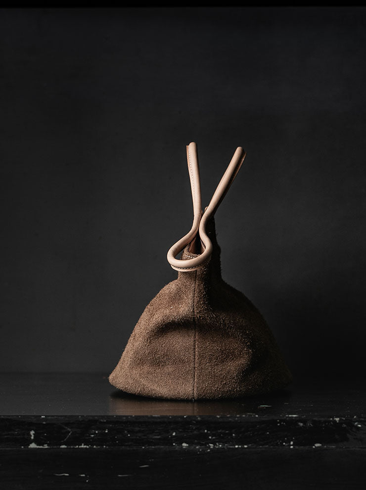 THE BACKWARD VENDOR<br>タイドホールドバッグ / Brown