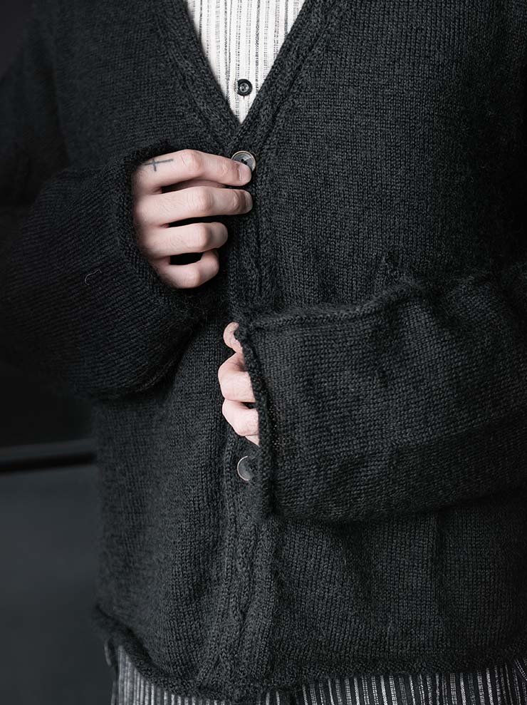 individual sentiments<br> UNISEX knit cardigan / black