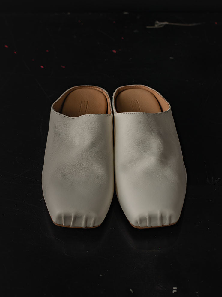 UMA WANG<br> WOMENS BALLET SLIPPERS / OFF WHITE