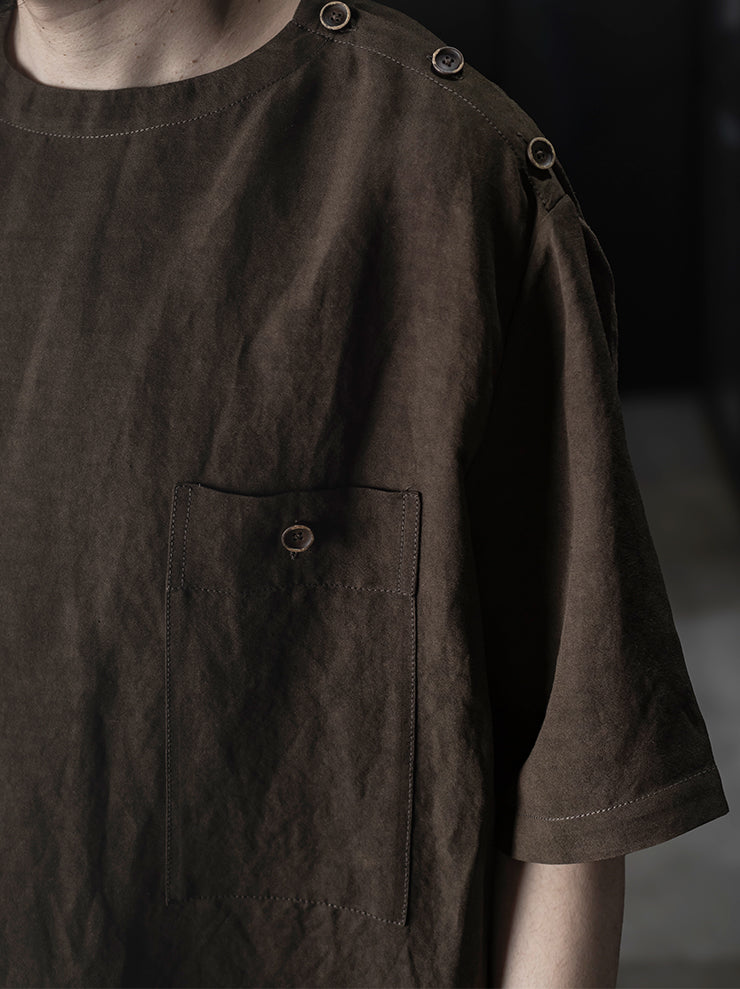UMA WANG<br> MENS HALF SLEEVE TOP / DARK BROWN