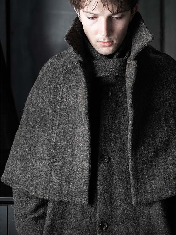 toward(s)<br>MERINO & YAK WOOL BLEND CAPE / DARK GREY