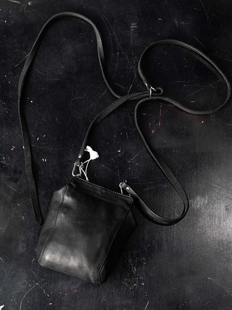 GUIDI<br>クロスボディーバッグ RT03 BLKT / SOFT HORSE FULL GRAIN