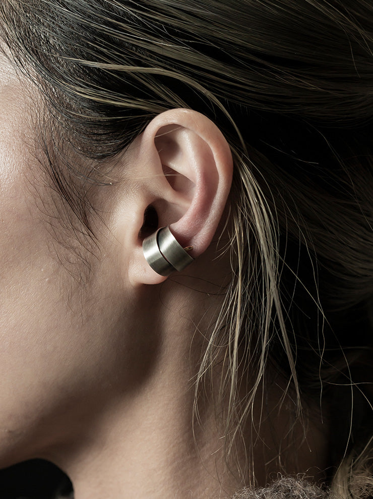 UMA WANG X DETAJ <br>COIL EAR CUFF / MATTE SILVER