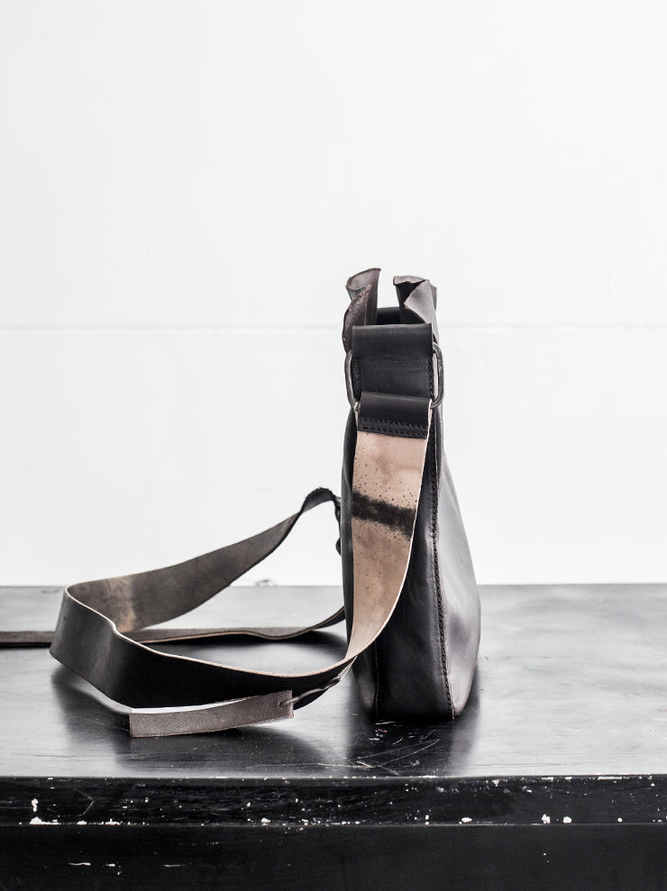 tagliovivo<br> Raw edge bag MORO