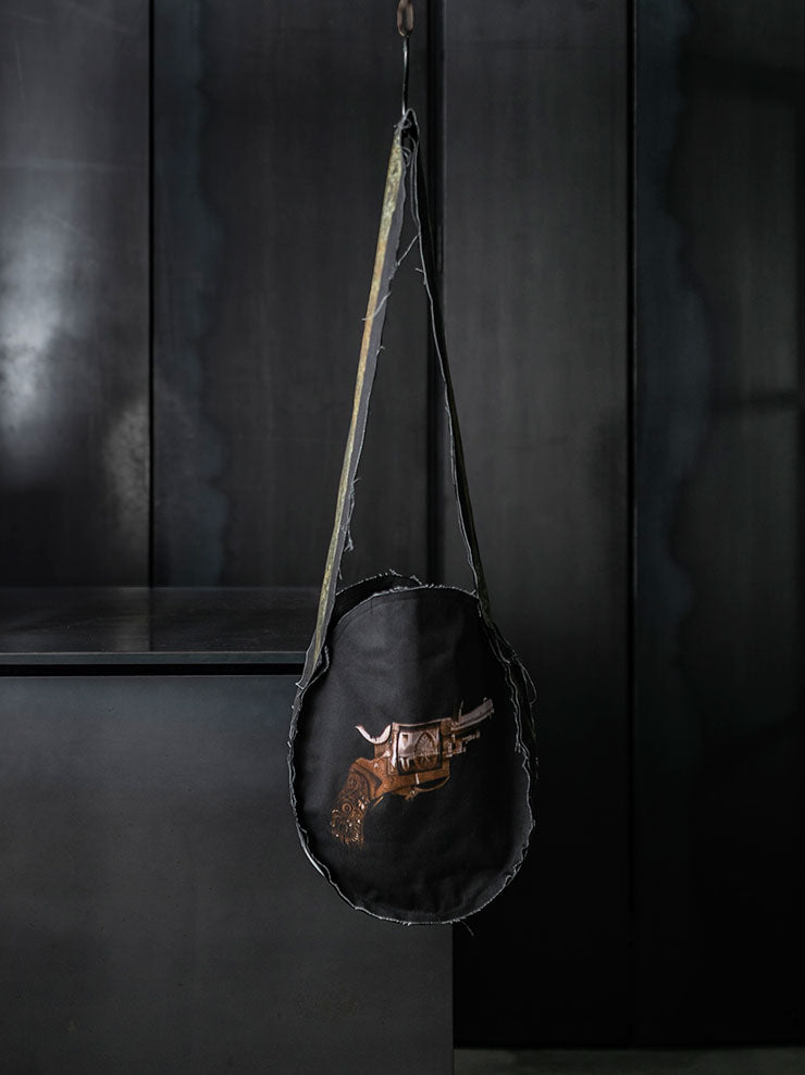 IA LONDON<br> LARGE CAMEO MESSENGER BAG / GUNS & SHOES PRINT