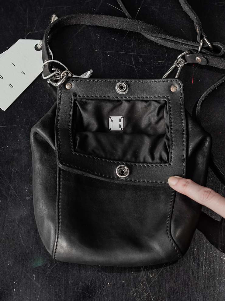GUIDI<br>クロスボディーバッグ RT03 BLKT / SOFT HORSE FULL GRAIN
