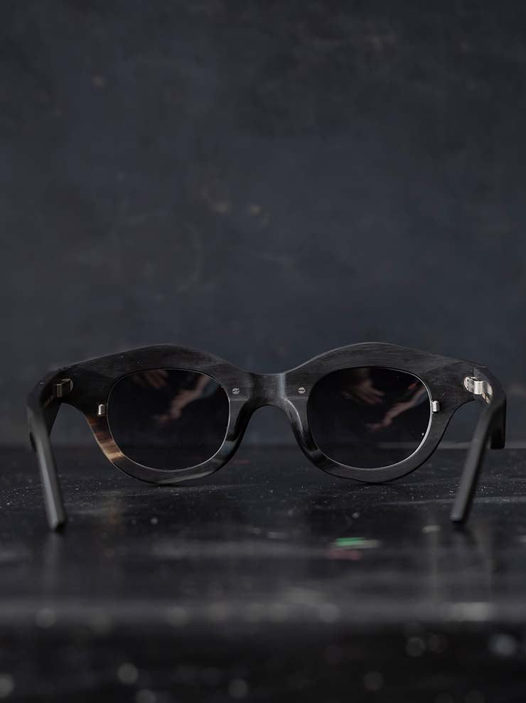RIGARDS<br/>GENUINE HORN & TITANIUM フレームサングラス / BLACK & WHITE / RG1063