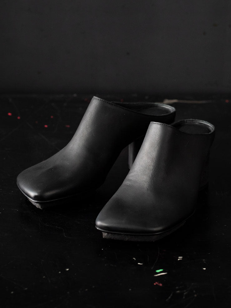 UMA WANG<br> WOMENS STONE MULE / BLACK