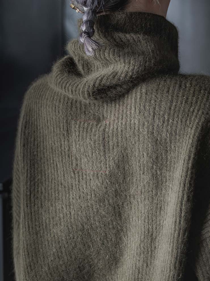UMA WANG<br> WOMENS High-neck knit top / ARMY GREEN