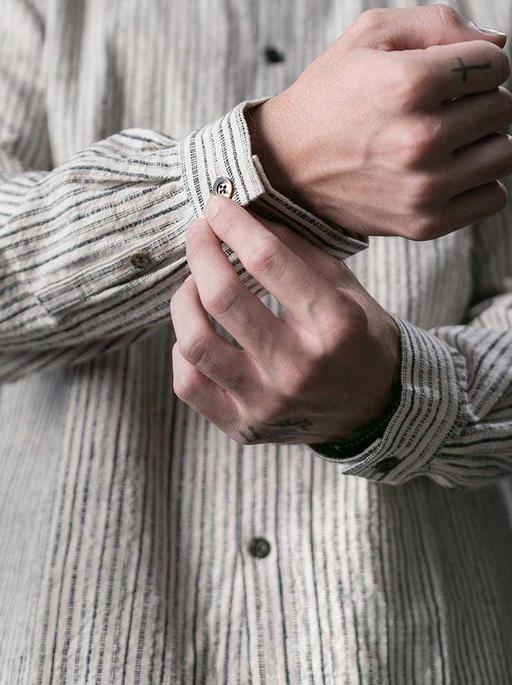 individual sentiments<br> UNISEX loose fit long shirt / ecru white