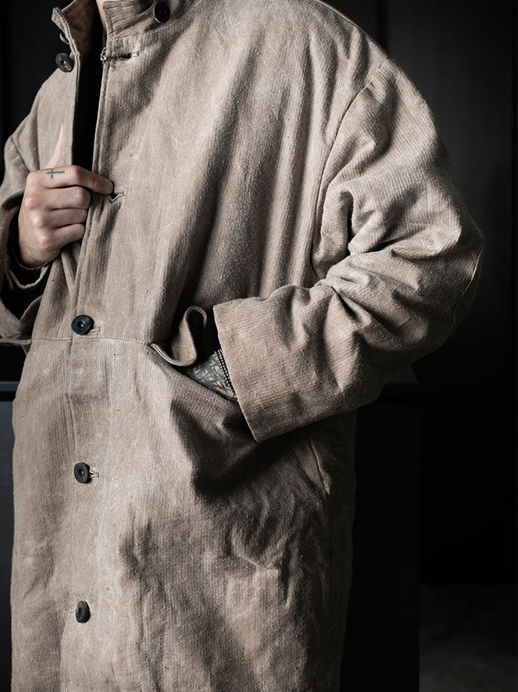 toward(s)<br />WAXED REVERSE CORDUROY PARKA / BEIGE