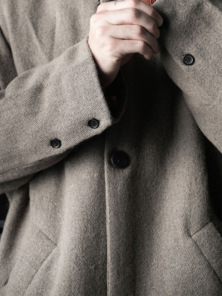 toward(s)<br>SHEEP CAMEL MIX WOOL STOCK COAT / UNDYED BEIGE