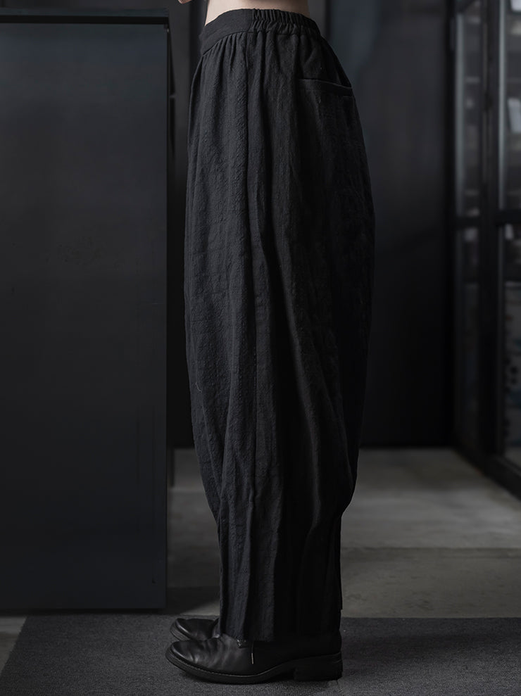 CHIAHUNG-SU<br>UNISEX HAND WOVEN & DYED PLEATED TROUSER / BLACK