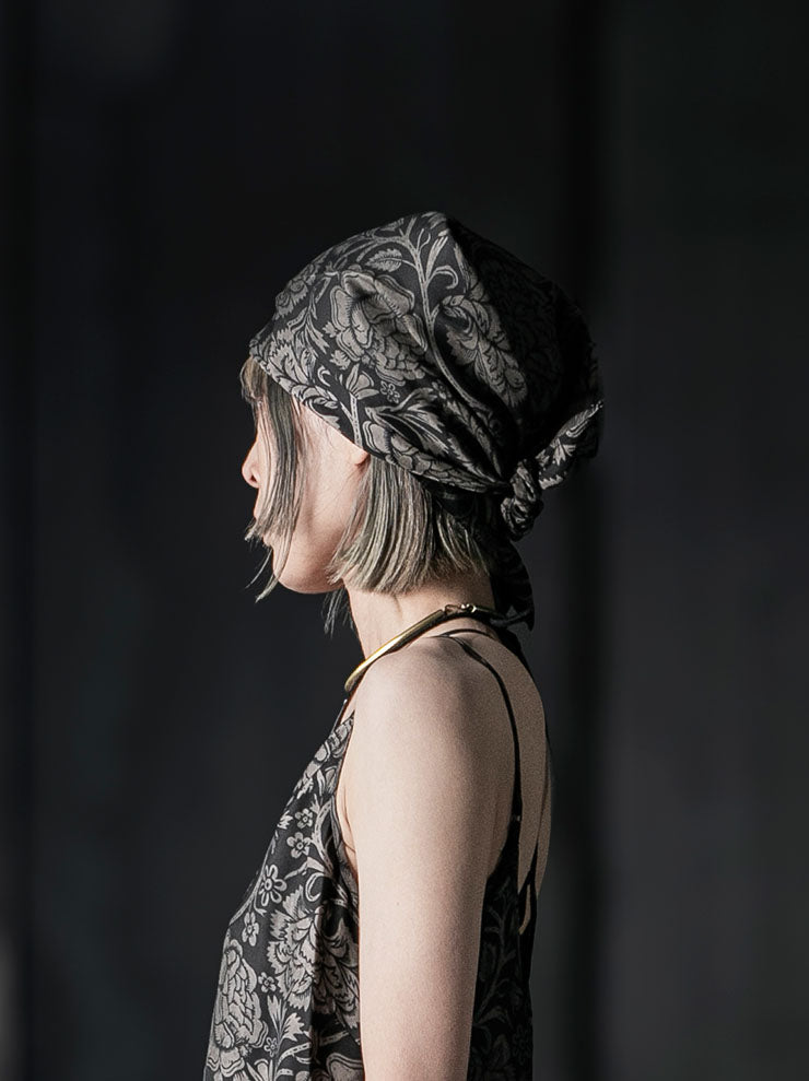 UMA WANG<br>SQUARE SCARF / BLACK×TAN